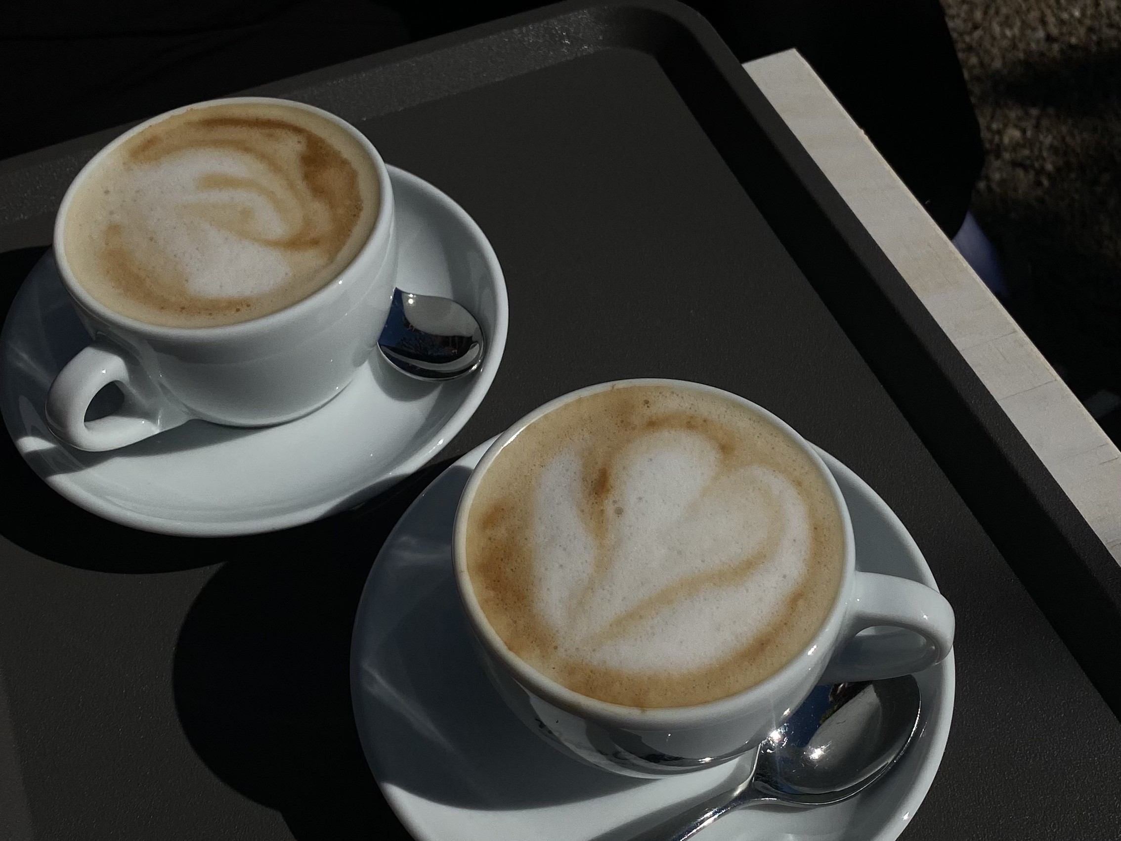 Zwei Cappuccino in der Lola
