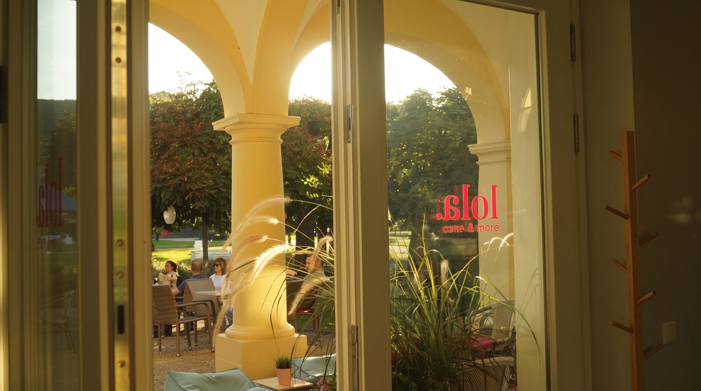 Terrasse der Lola im Staatsbad am Abend